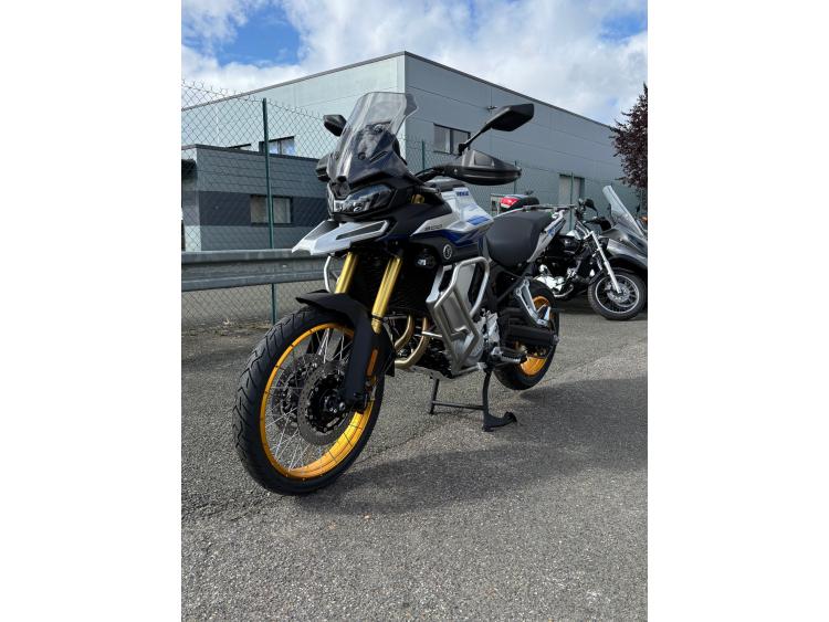 VOGE DS900X