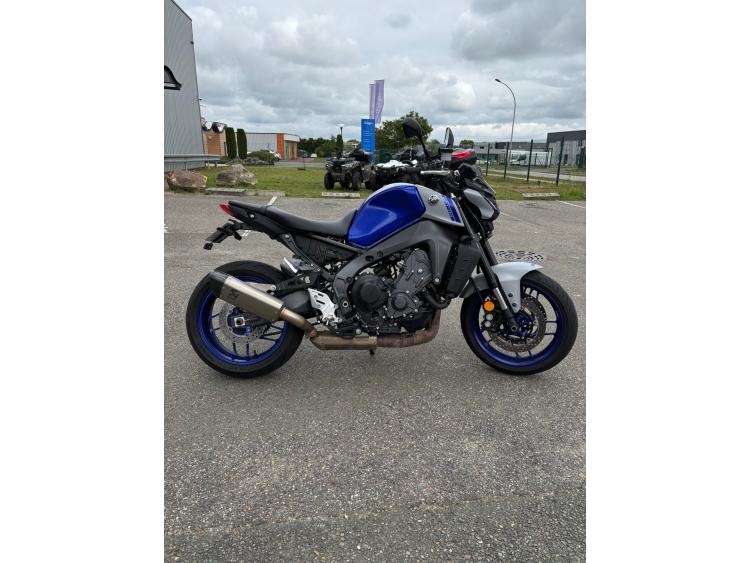 YAMAHA MT-09