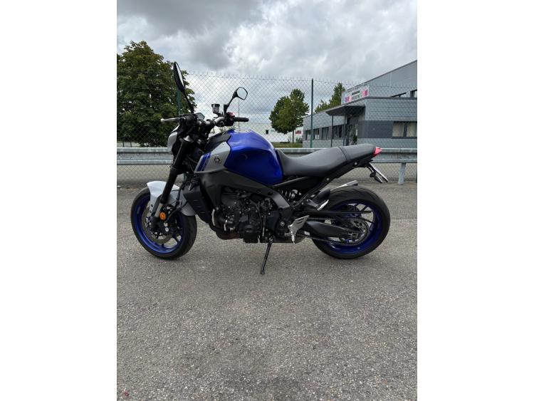 YAMAHA MT-09